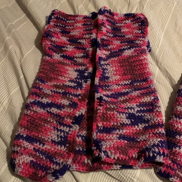 Handmade mommy and me matching crocheted vest size woman’s S, kids size 5-6. - Picture 6 of 8